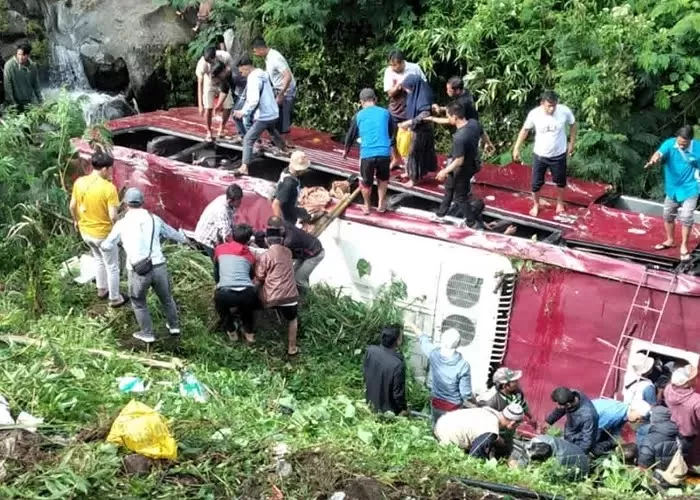 Kasus Bus Terjun Ke Sungai Di Guci, Polisi Sudah Periksa 13 Saksi ...