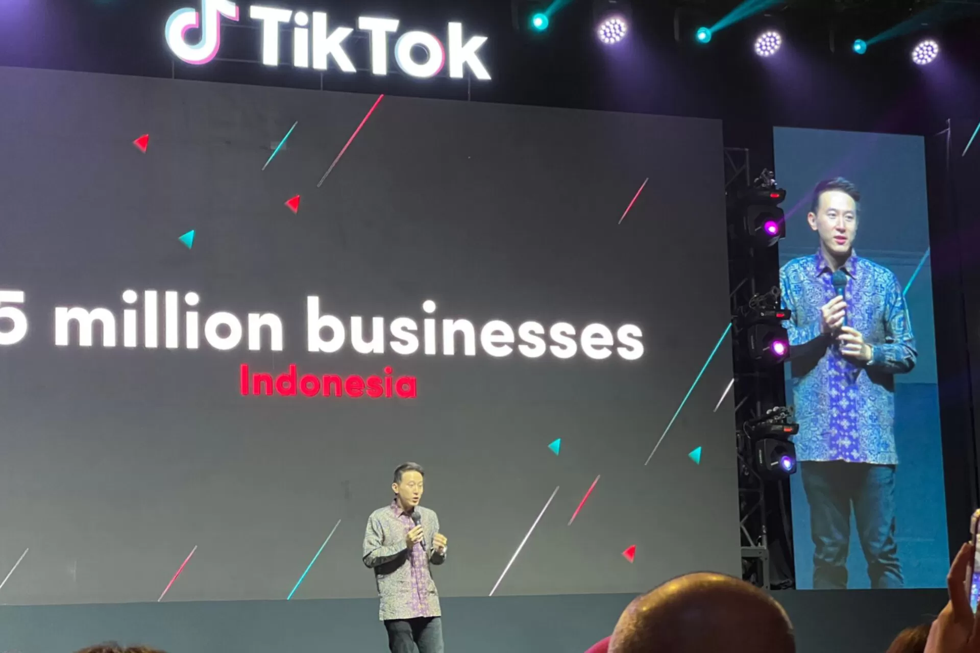 CEO TikTok Temui Luhut, Bilang Tak Masalah Soal Pemisahan Sosmed Dan E ...