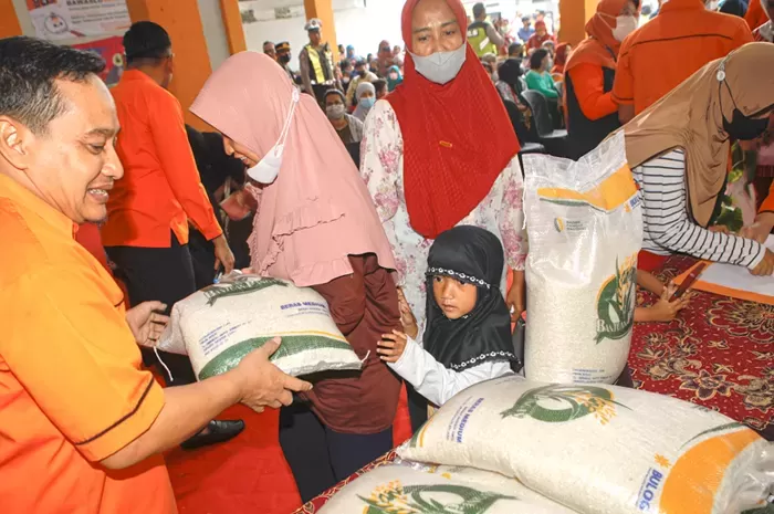 Pos Indonesia Salurkan Bantuan Stunting Dan Beras Ke 1 Juta Warga Di ...