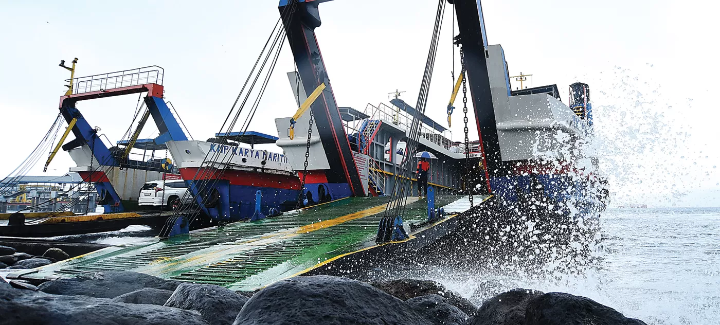 Buntut Macet Parah Di Pelabuhan Ketapang, ASDP Larang Truk Besar ...