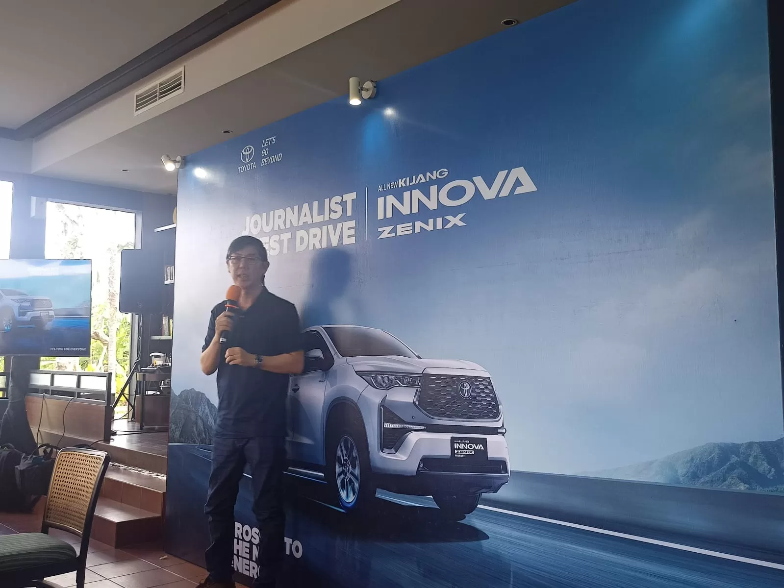 Toyota <a href='/search/label/Yaris+Cross+Hybrid/?&max-results=7'>Yaris Cross Hybrid</a>: <a href='/search/label/Mobil+Hybrid/?&max-results=7'>Mobil Hybrid</a> yang Dilirik Presiden Jokowi