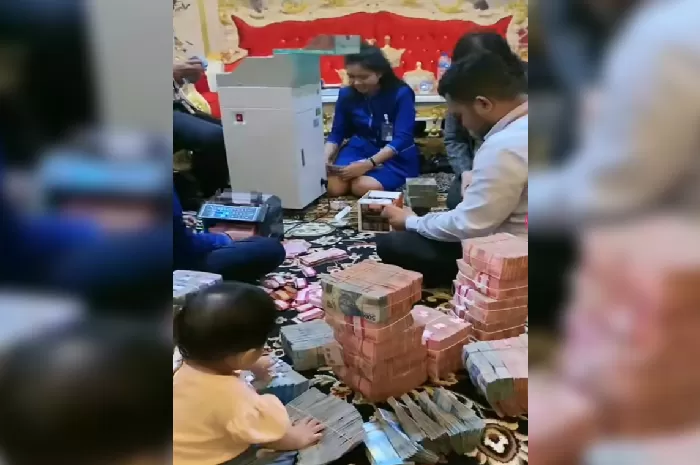 Viral Momen Mira Hayati Setor Uang Tabungan Dengan Datangkan Pegawai Bank Ke Rumahnya Jawa Pos 