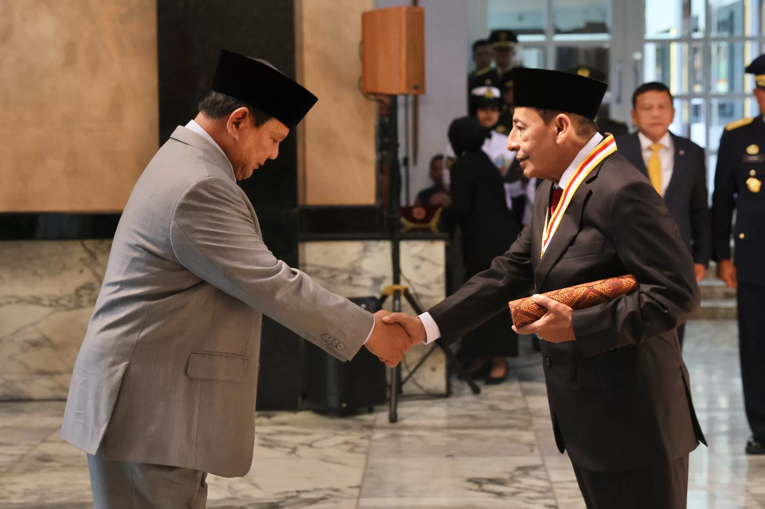 Prabowo Beri Penghargaan Dharma Pertahanan Untuk Habib Luthfi - Jawa Pos