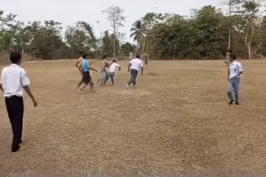 Viral Video Duel Adu Jotos Siswa SMK Di Cianjur, Kejadian Ini Tuai Pro ...