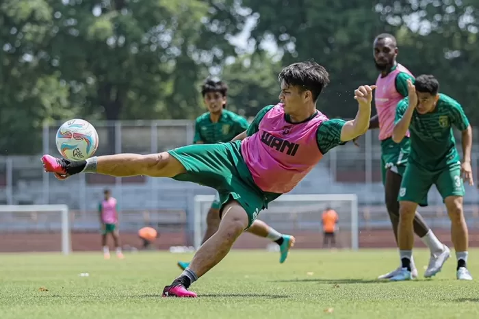 Josep Gombau Pilih Fokus Memperbaiki Kinerja Pemain Persebaya Hadapi ...