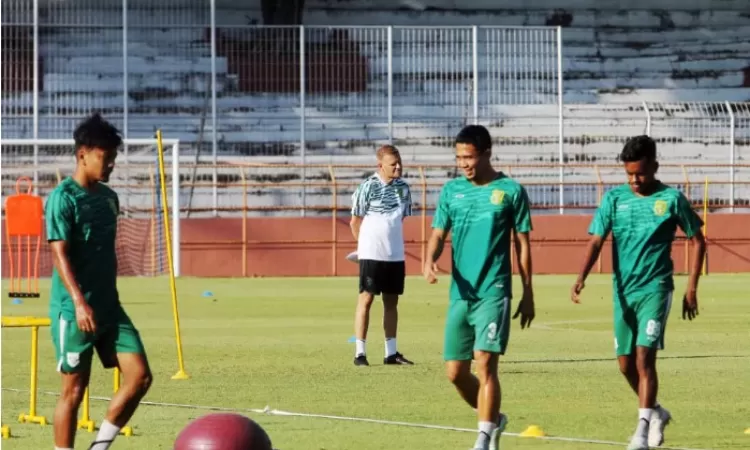 Persebaya Kembali Telan Kekalahan, Josep Gombau Bakal Melakukan ...