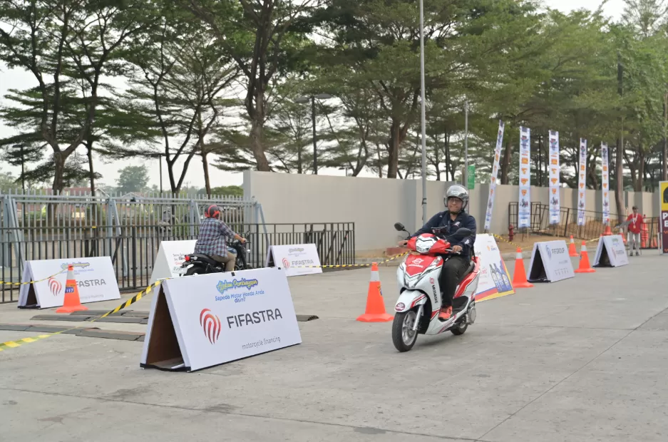 Pengunjung Bisa Test Ride Sepeda Motor Impian Di Imos 2023 - Jawa Pos