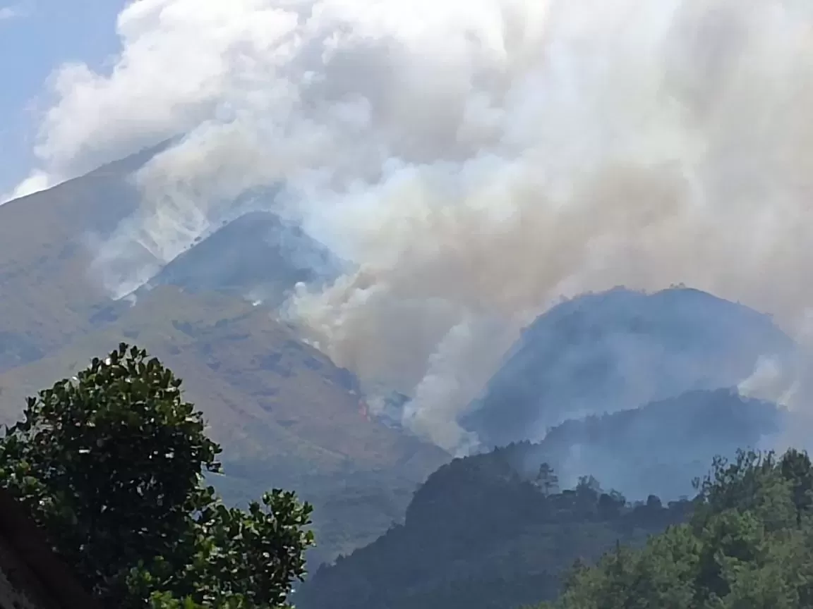 Gunung Merbabu Kebakaran, Begini Aturan Pendakian Terbaru - Jawa Pos