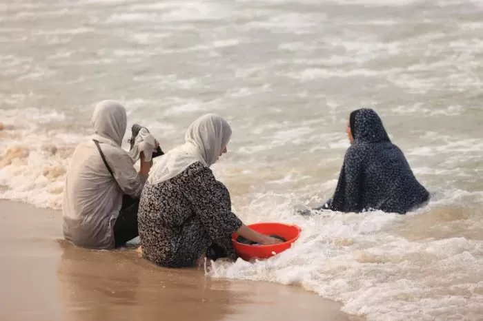 Miris! Tidak ada Air dan Pirvasi, Perempuan di Gaza Minum Pil Tunda Menstruasi - Jawa Pos
