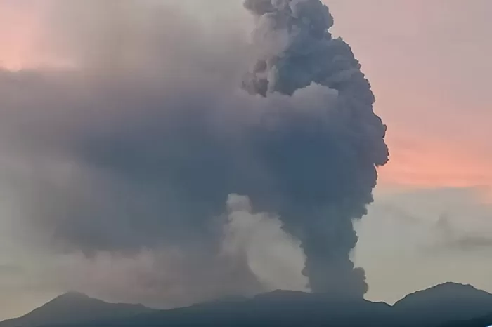 Gunung Dukono Kembali Erupsi, PVMBG Imbau Masyarakat Tetap Siaga - Jawa Pos