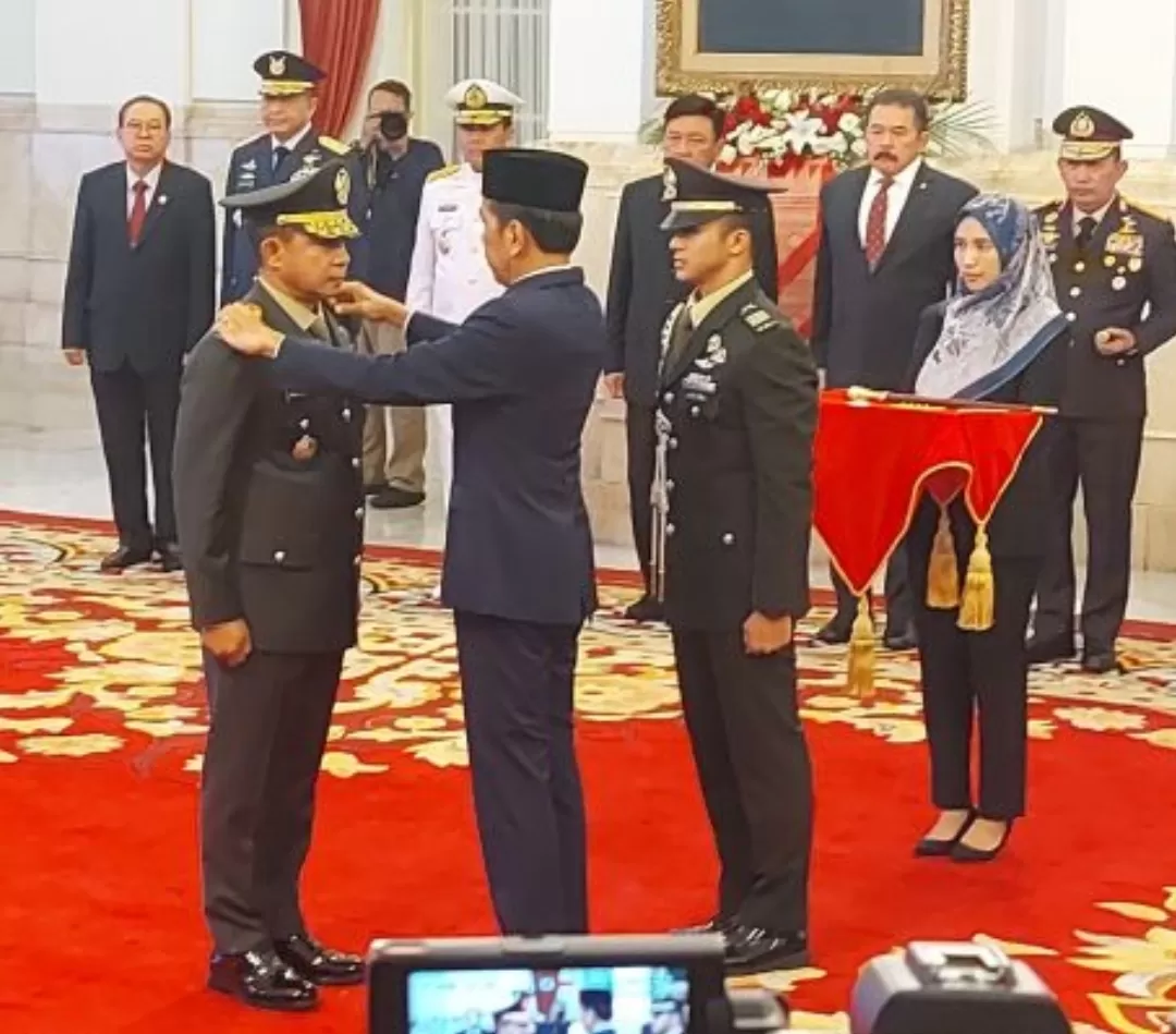 Jokowi Resmi Lantik Jenderal Agus Subiyanto Menjadi Panglima TNI ...