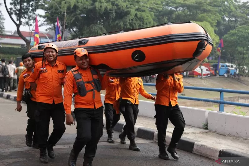 BPBD DKI Jakarta Siagakan Perahu Karet Di Setiap Kelurahan - Jawa Pos