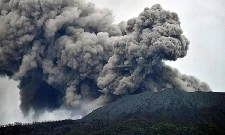 Menggemparkan Dunia, Sejumlah Media Internasional Soroti Erupsi Gunung ...