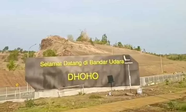 Monumen selamat datang Bandara Internasional Dhoho/ sumber: akun Instagram @bandara.dhoho