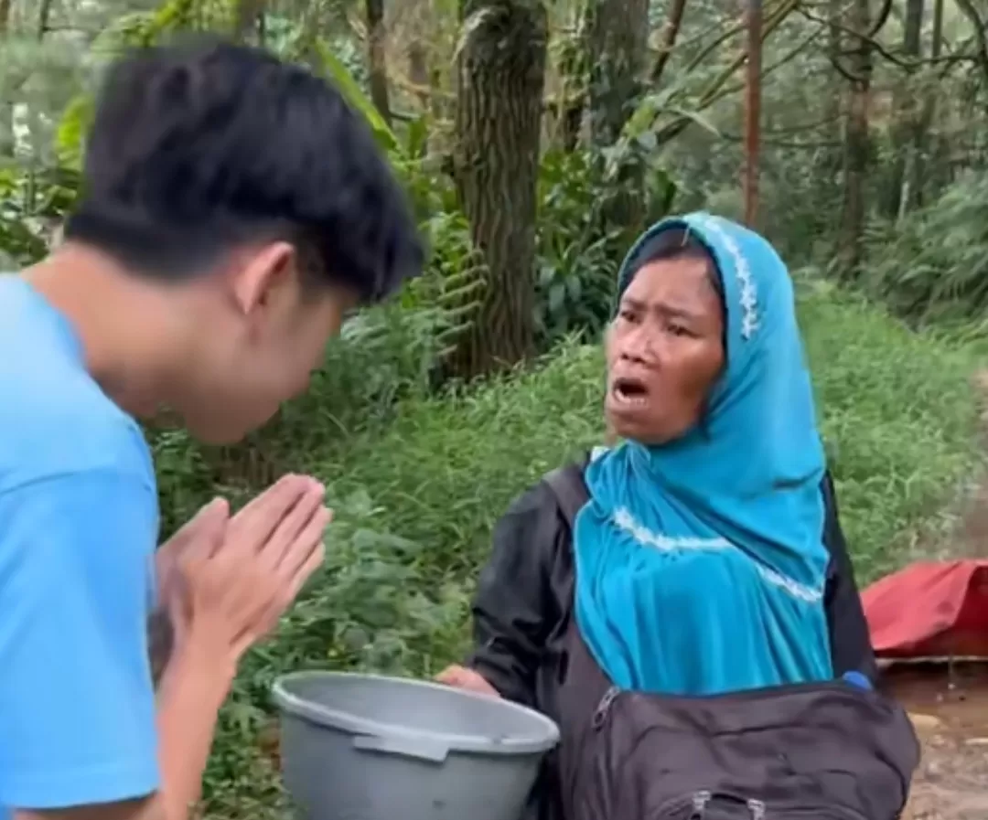 Viral Video of Mountain Salak's Beggar - Latest 2023 Update 2