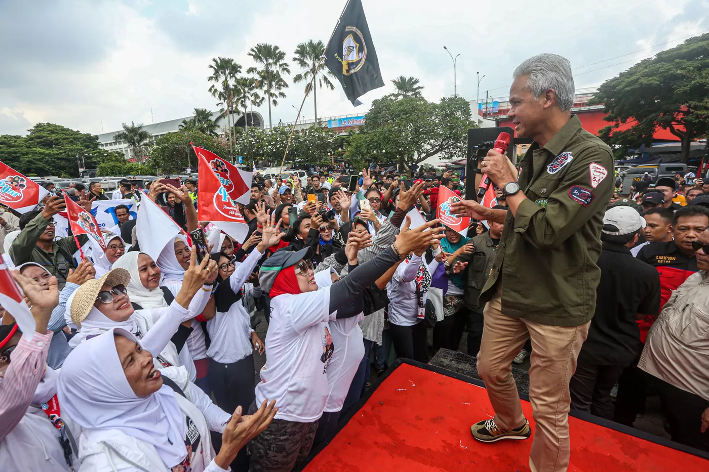 Menteri Dari PDIP Hadiri Kampanye Akbar Di Hari Libur, Ganjar: Inilah ...