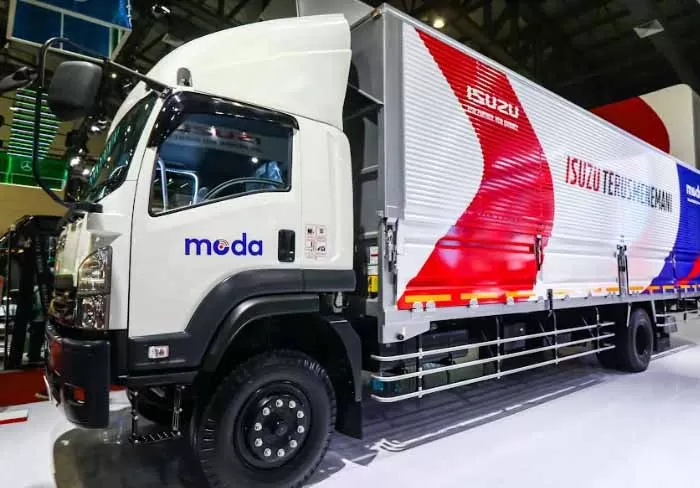 Isuzu Pamerkan Produk Andalan Di Segmen Heavy Duty Di GIICOMVEC, Penuhi ...