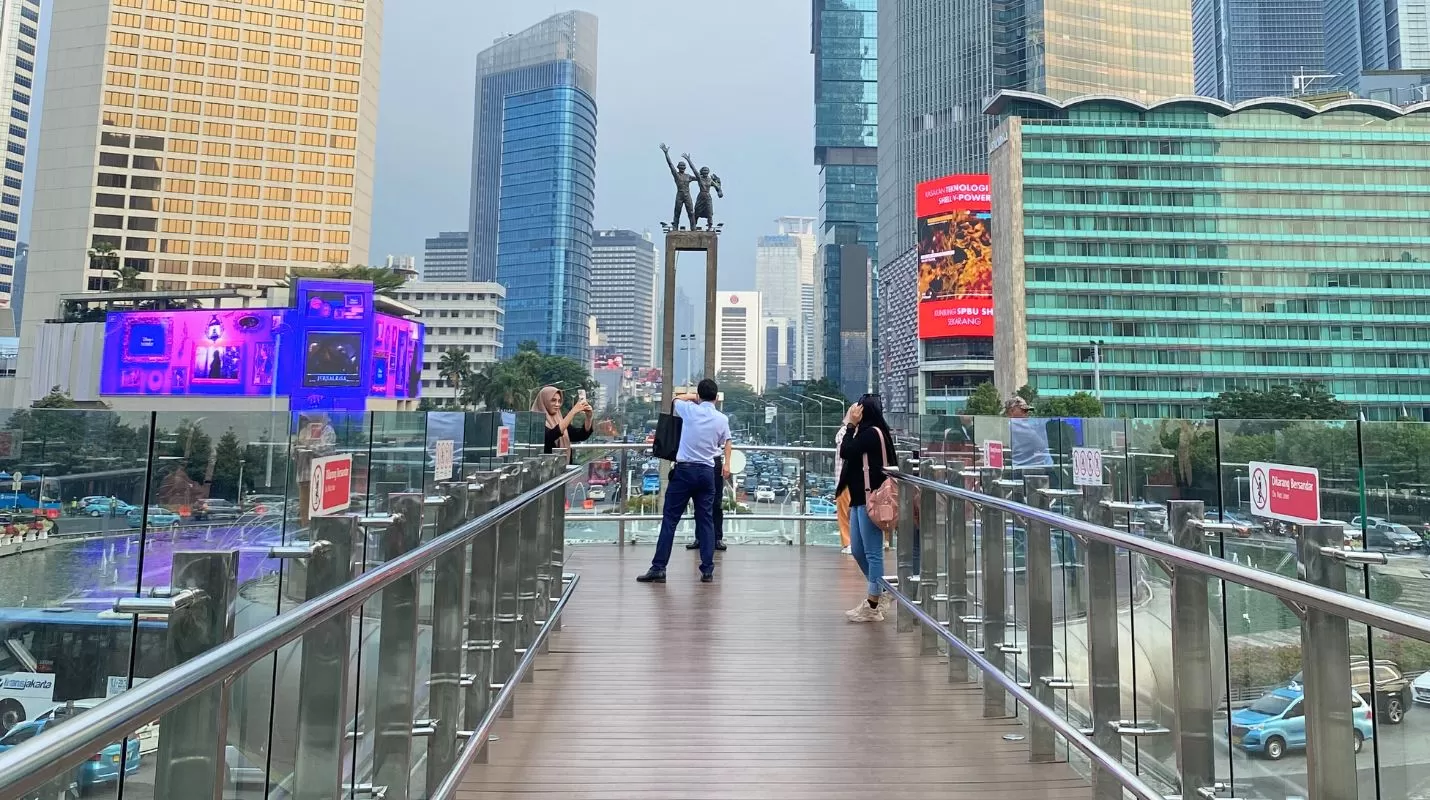 7 Destinasi Wisata Dekat Stasiun LRT Dukuh Atas: Jelajahi Jakarta ...