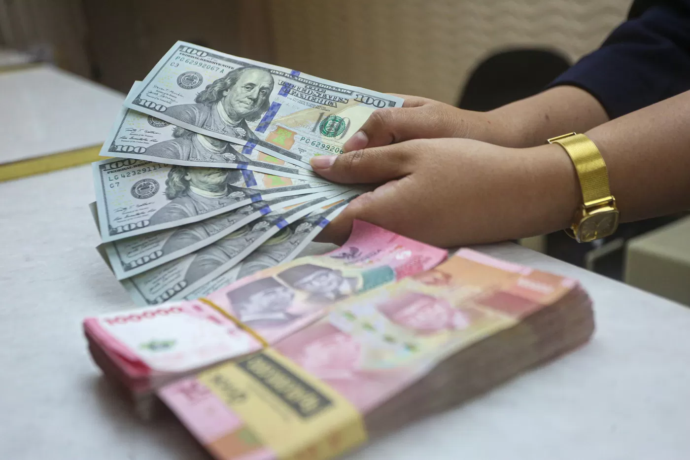 Rupiah Ditutup Melemah 16.463 Per Dolar AS, Ini Proyeksinya Untuk Pekan ...