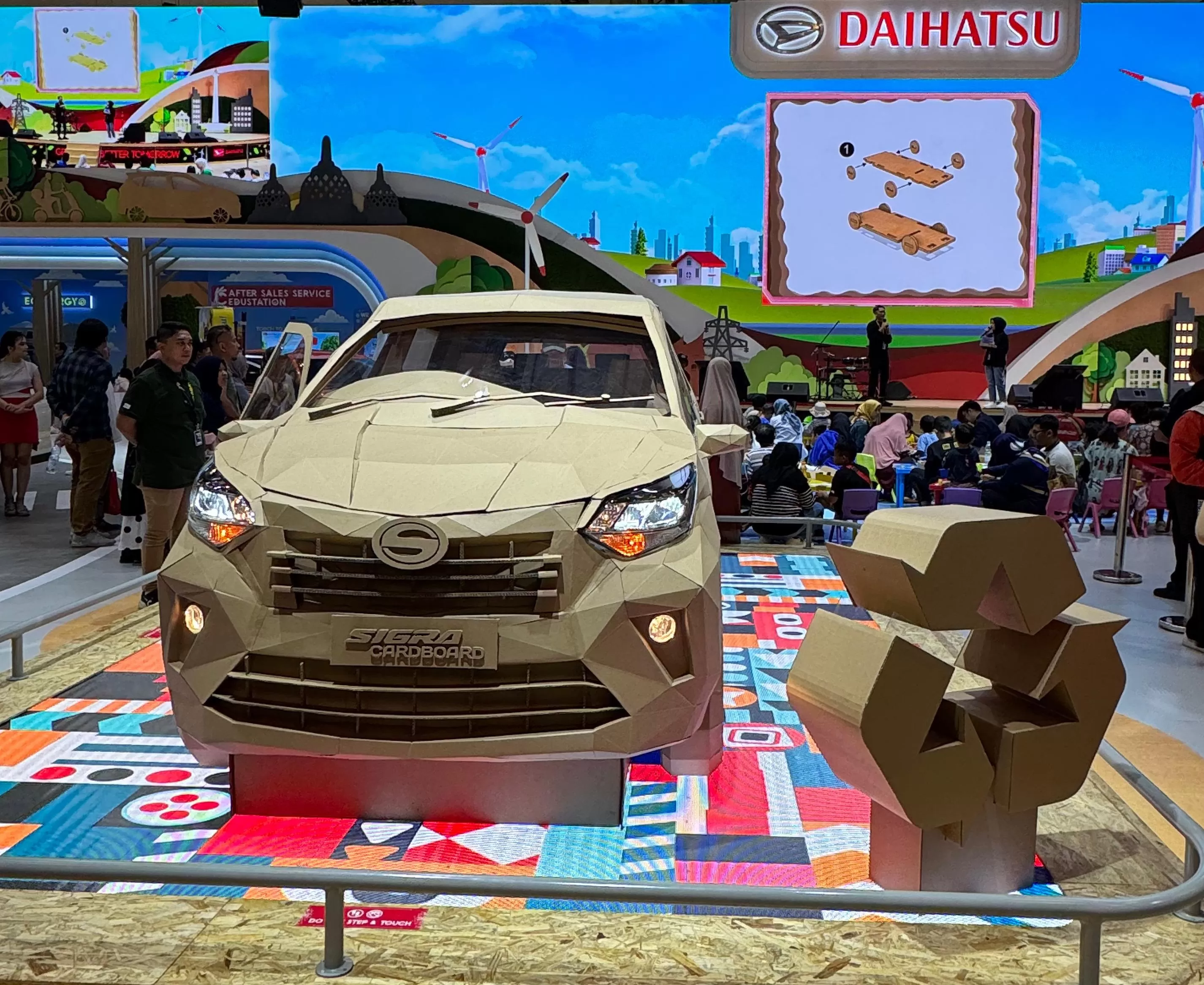 Daihatsu Pamerkan Sigra Cardboard Di GIIAS 2024, Mobil Karya Seni Yang ...