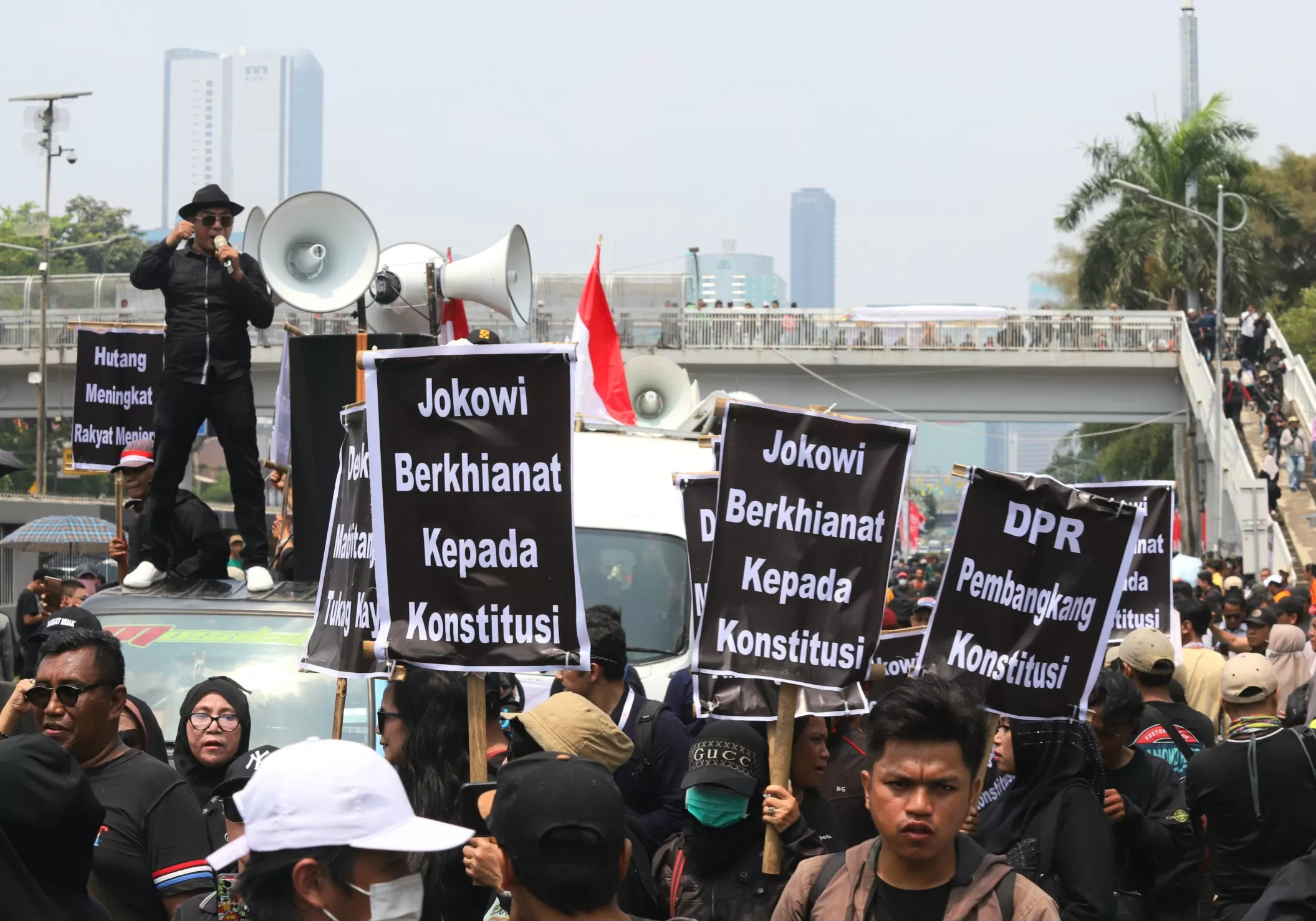 Demo Depan Gedung DPR Tolak Revisi UU Pilkada, Arie Kriting: Kita Capek ...