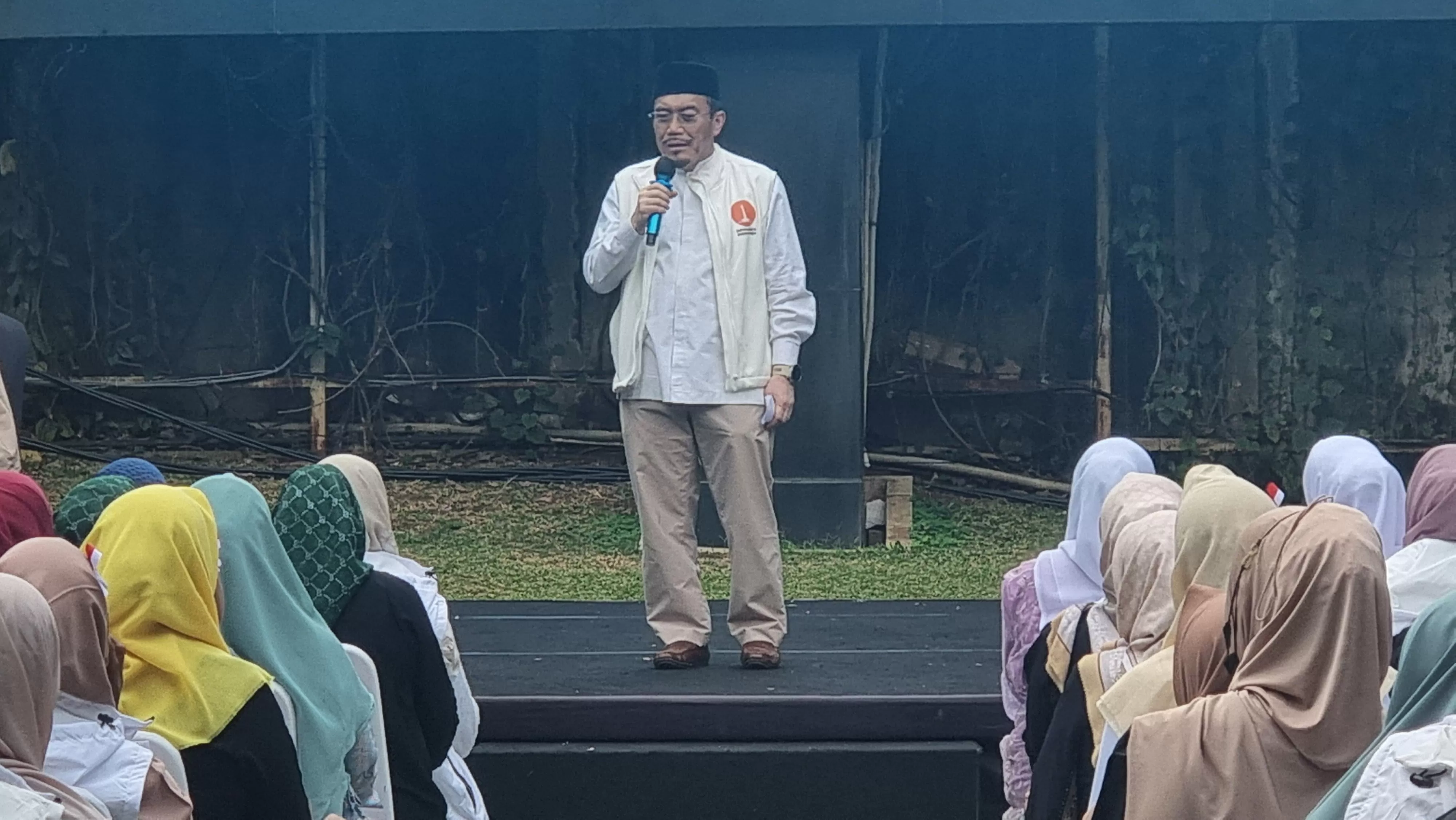 Ratusan emak-emak yang tergabung dalam majelis taklim-majelis taklim di Jakarta menyatakan dukungan terhadap paslon Ridwan Kamil-Suswono. (IST)