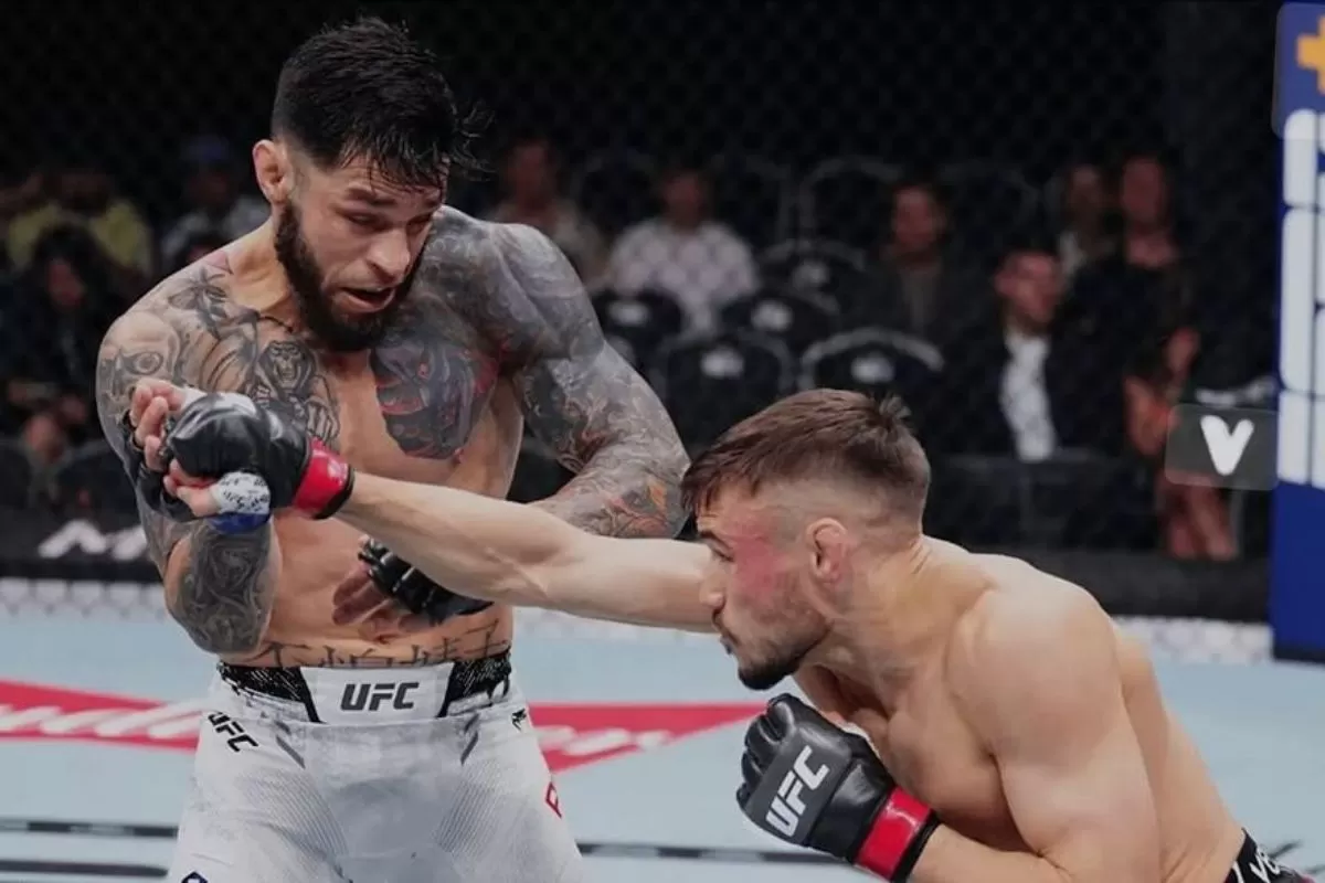 Daniel Pineda (kiri) pensiun usai kalah di UFC Vegas 99. (Instagram @danielpitpineda)