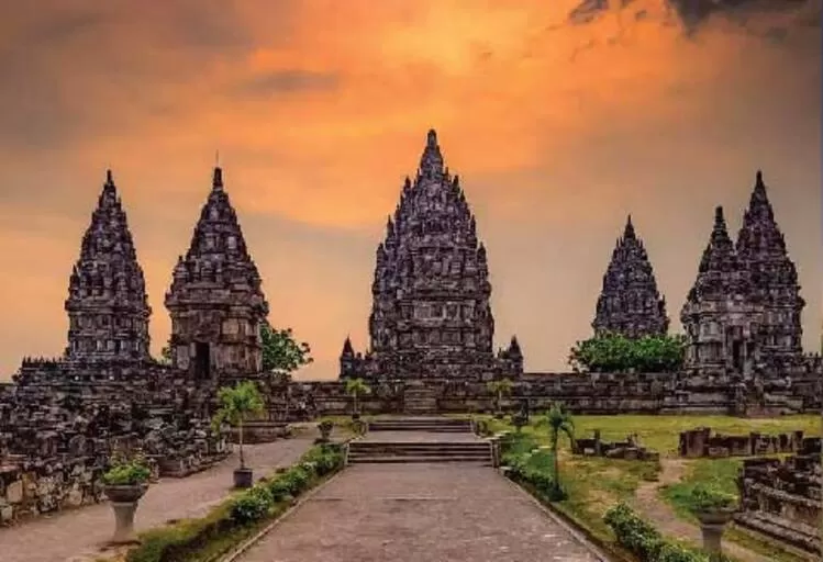 Cinta Terlarang dan Kutukan Abadi: Kisah Tragis di Balik Kemegahan Candi  Prambanan - Poros Jakarta