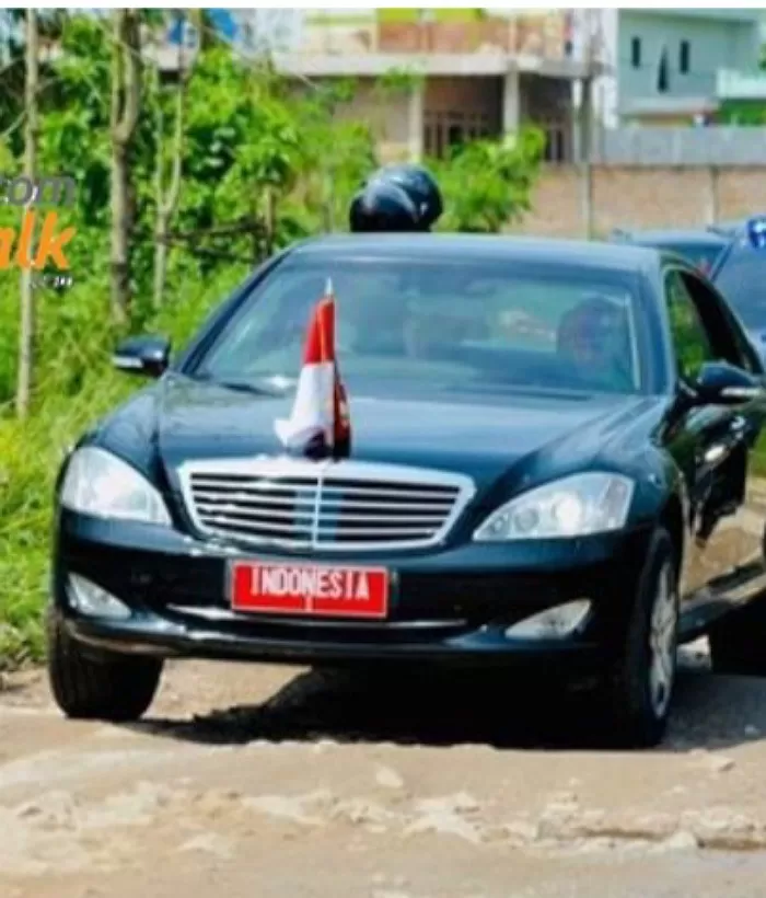 Foto: Mobil presiden dengan kelebihan ban meski bocor tetap bisa jalan  (@otomtalk)