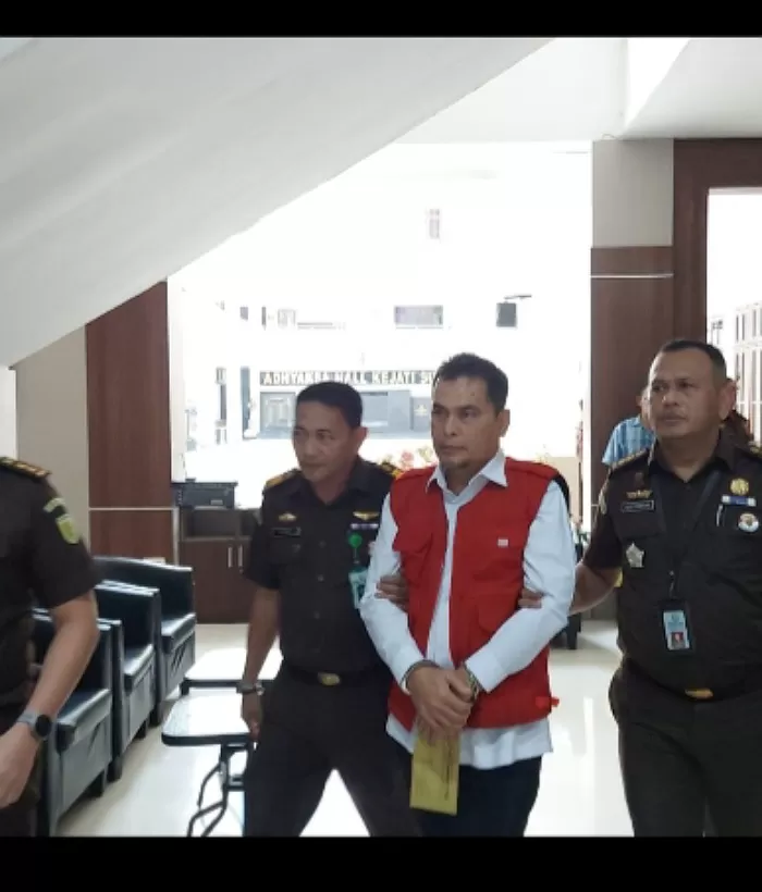 Foto: Kadis Kesehatan Sumut ditahan Kejati terkait korupsi apd covid 19 (Istimewa )