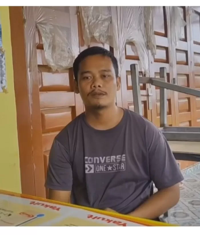 Foto: Seorang warga Sibiru biru memberikan komentarnya tentang bendungan lau simeme (@poldasumaterautara)