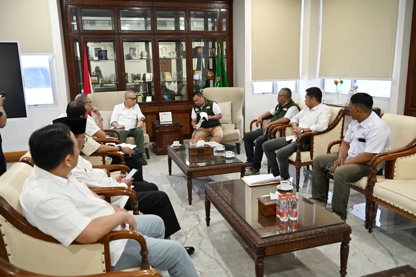 Foto: Pj Gubernur Sumut menerima audensi ikatan pemulung indonesia (Info Sumut )