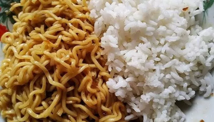 Wajib Tahu Antara Nasi Putih dan Mie Instan, Berapa Kalori 2 Makanan ini