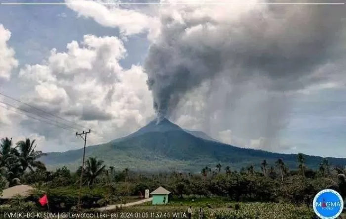 Gunung Lewotobi Laki-laki, NTT, Dua Kali Letusan Sehari Gegerkan ...