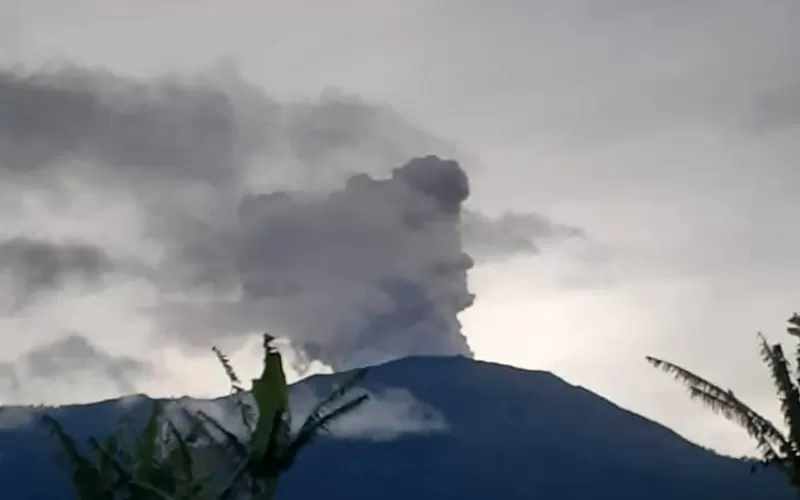 26 Pendaki Belum Turun Pasca Erupsi Gunung Merapi Sumbar, Berikut Data 