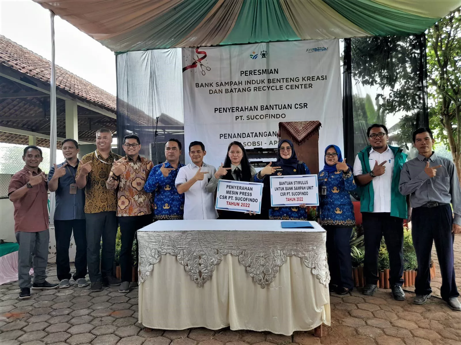 PT SUCOFINDO beri bantuan pengolahan sampah ke Desa Pesaren, Kabupaten Batang, Jawa Tengah pada Selasa (23/5/2023). (sucofindo.co.id)