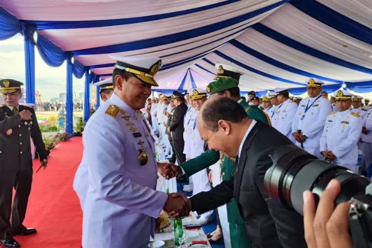 Panglima TNI Laksamana Yudo Margono bersama CEO PAL Kaharuddin Djenod di acara pembukaan MNEK 2023. (DOK. PT PAL)