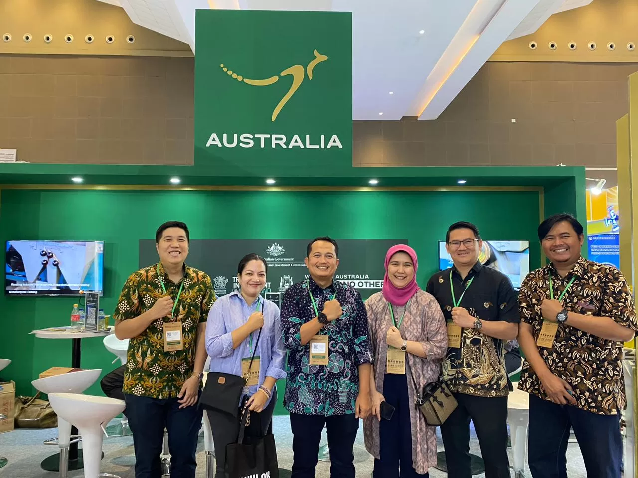 Kunjungan balasan PT Dahana ke booth Kedutaan Australia yang berada di lokasi pameran Mining Indonesia 2023 di Jakarta International Expo Kemayoran, Jumat (15/09/2023).   (DOK. Dahana)