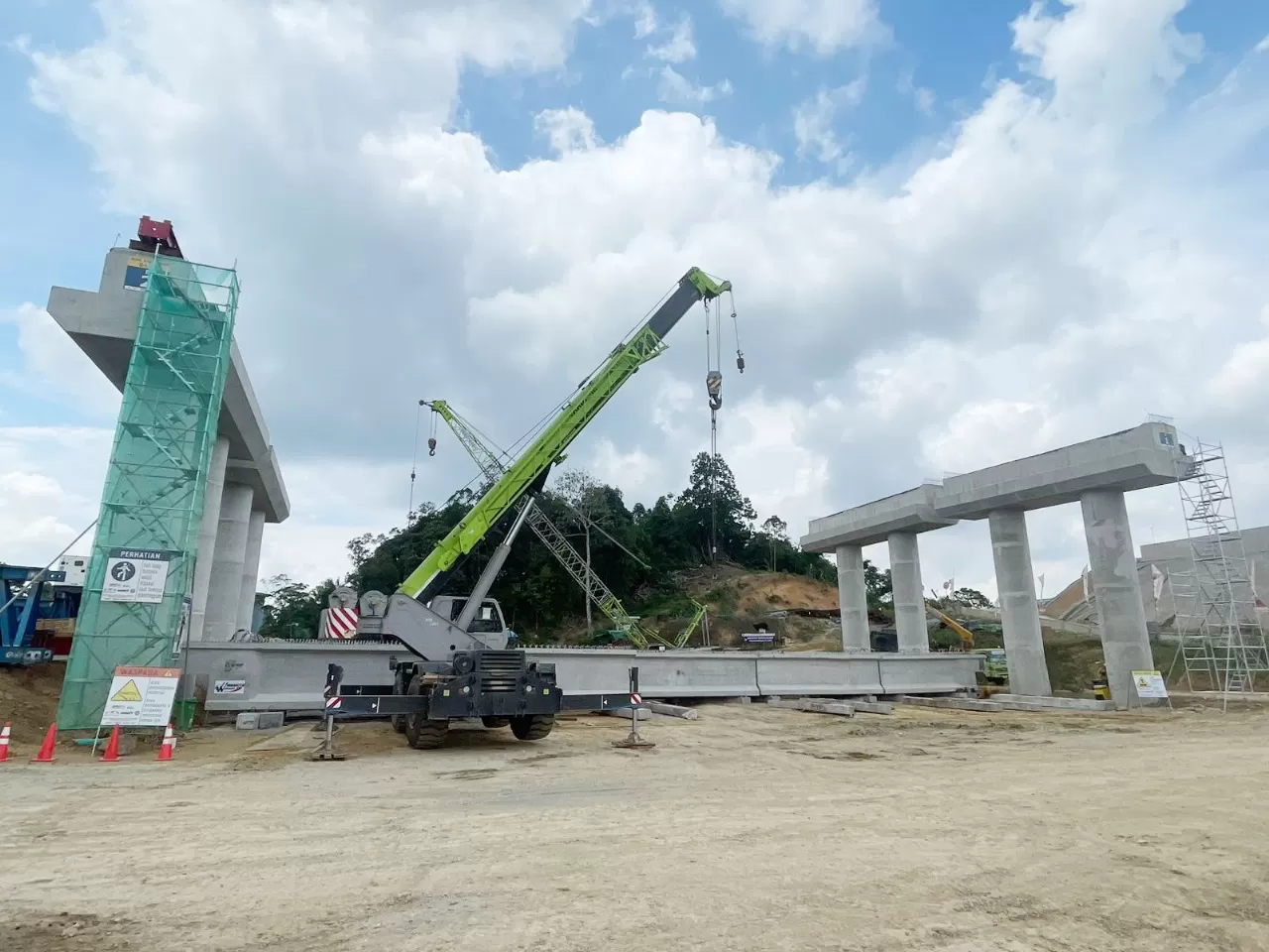 Pengiriman PC-I Girder WSBP untuk Proyek Jalan Tol IKN Simpang Tempadung &ndash; Jembatan Pulau Balang capai 100 persen. (waskitaprecast.co.id)