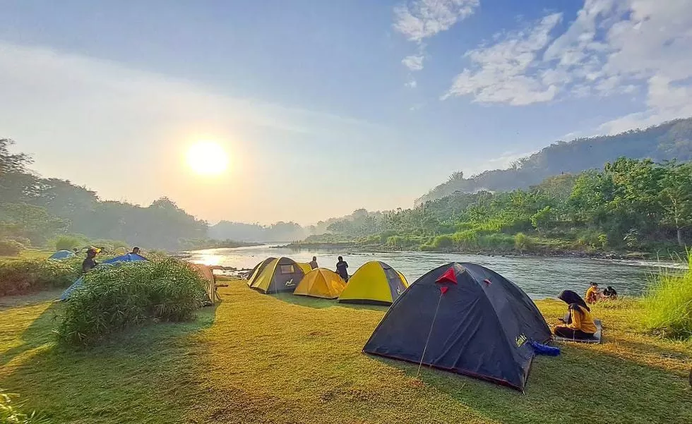 Suasana Menyegarkan! Ini Rekomendasi Spot Camping dekat Sumber Air di Yogyakarta