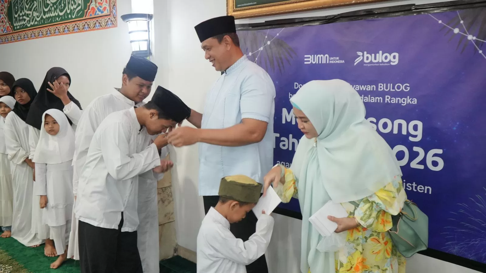 Sambut tahun baru 2026, BULOG menggelar doa bersama dan santunan anak yatim sebagai refleksi kinerja 2025 dan penguatan semangat swasembada pangan. (Dok. BULOG)