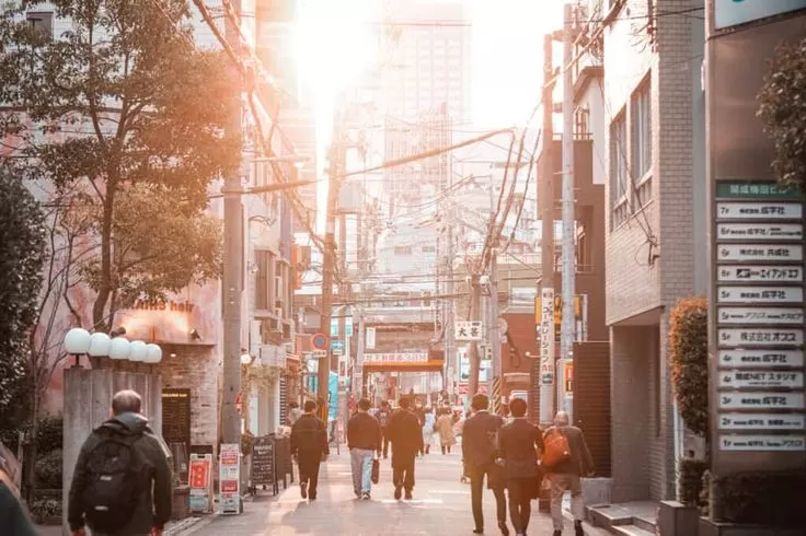 Di Osaka, Nakazakicho banyak dituju orang yang mencari suasana tempo dulu atau thrift shop. (Pinterest/Voyapon - Travel Japan)