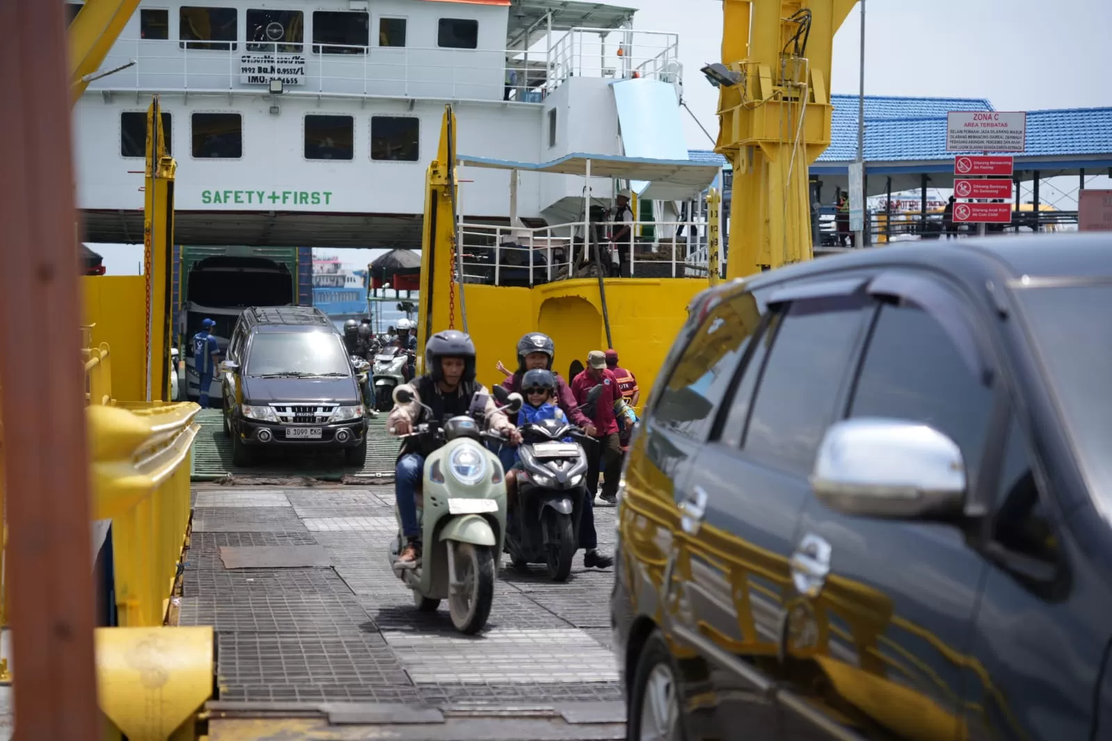 ASDP mencatat arus balik Nataru mulai meningkat di lintasan utama, dengan layanan tetap aman dan terkendali jelang puncak arus balik. (Dok. ASDP)