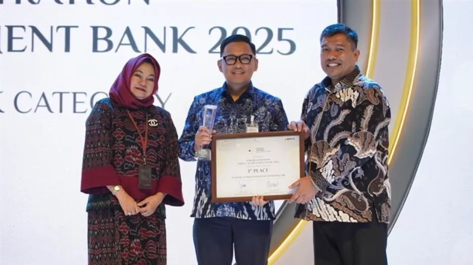 BSI meraih tiga penghargaan nasional pada BPKH Annual Meeting & Hajj Banking Award 2025, menegaskan perannya sebagai Bank Haji Indonesia. (Dok. BSI)
