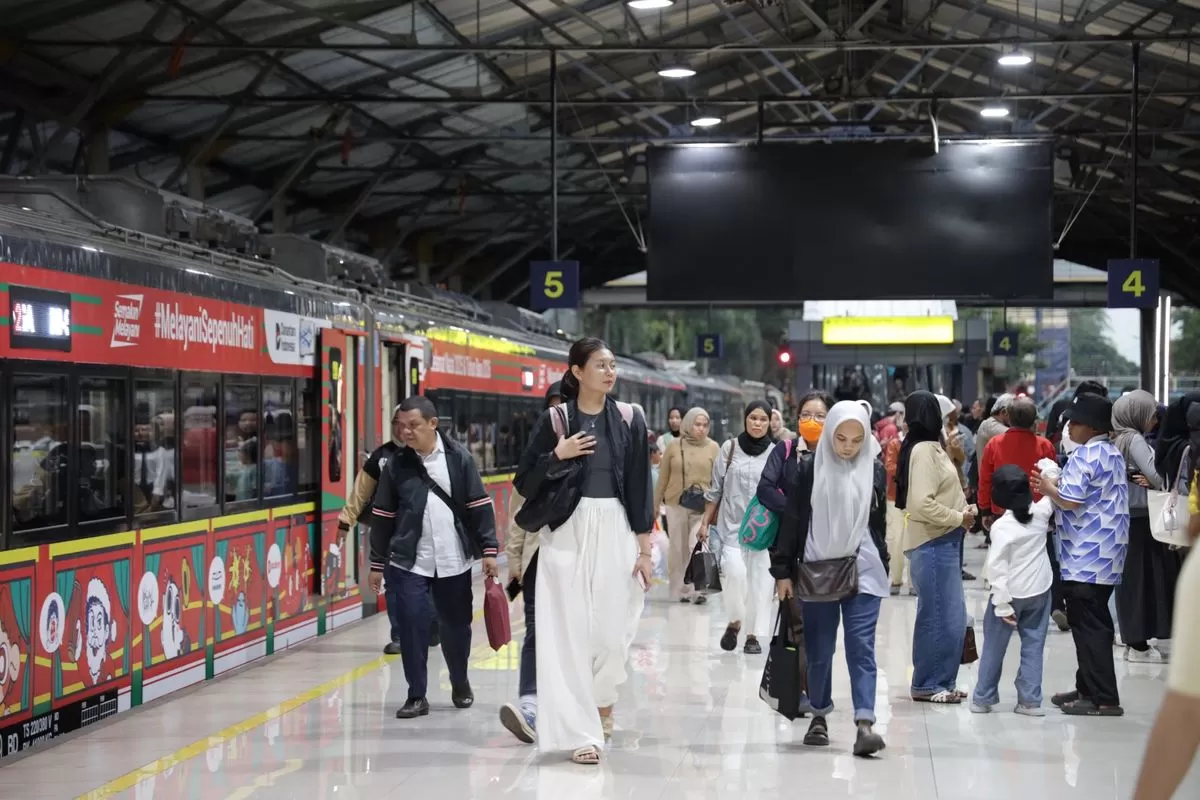 Sepanjang periode 18 Desember 2025 hingga 4 Januari 2026, KAI melayani 4.179.095 pelanggan, tumbuh 12,02 persen. (DOK. KAI)