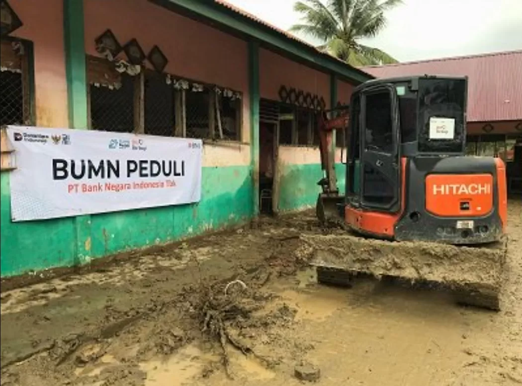 BNI melakukan pembersihan sekolah terdampak banjir di Aceh Utara guna mempercepat pemulihan dan mendukung belajar mengajar pascabencana. (bni.co.id)