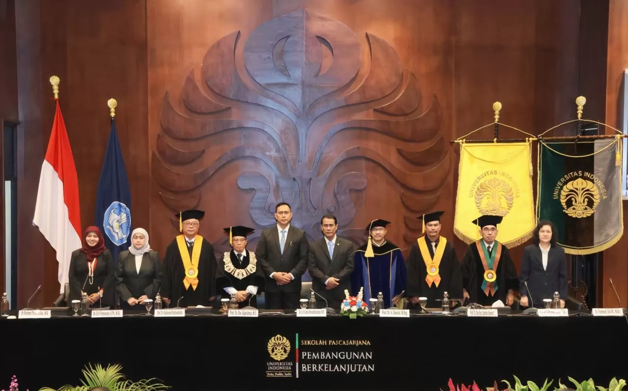 Dirut Perum BULOG Ahmad Rizal Ramdhani resmi raih gelar Doktor UI usai sidang terbuka, bahas tata kelola pascapanen padi berkelanjutan. (Dok. BULOG)
