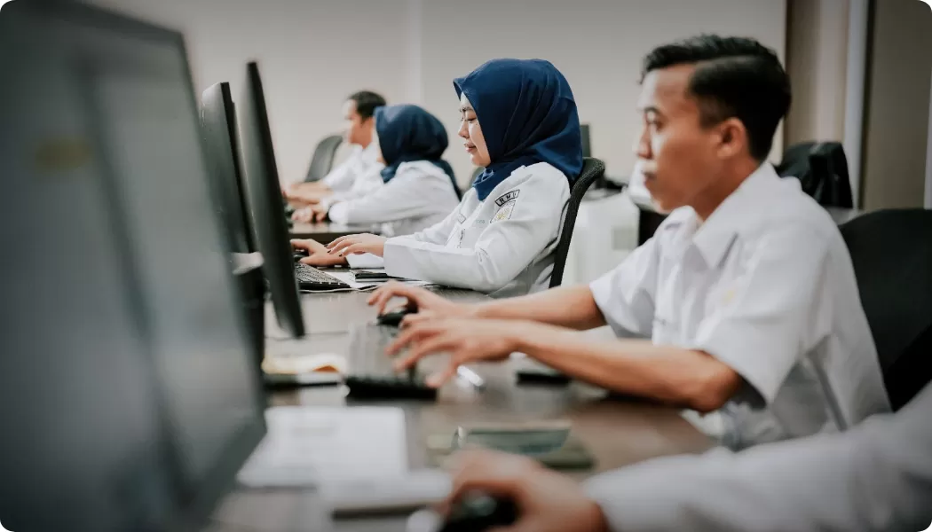 Command Center memastikan seluruh layanan KAI Services tetap optimal selama periode masa Nataru 2025/2026. (reska.id)