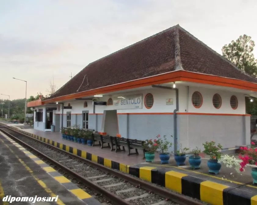 Stasiun ini sudah tidak beroperasi sejak 1970-an dan sekarang menjadi depo kereta api. (Facebook/KAI121)