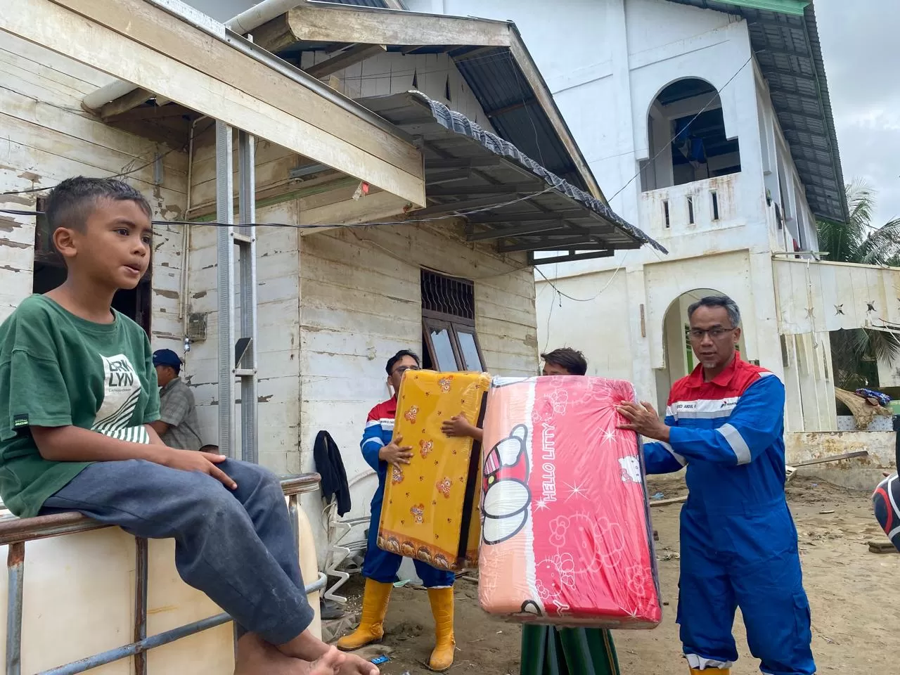 Pertamina EP Rantau Field menyalurkan bantuan dari donasi Badan Dakwah Islam Pertamina Hulu Rokan (PHR) Zona-1 ke sejumlah pesantren di Aceh Tamiang, Sabtu (3/1/2026).